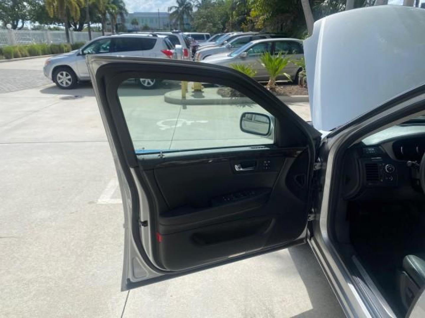 2008 Light Platinum /Ebony Cadillac DTS LOW MILES 59,290 27 SERVICES (1G6KD57Y38U) with an Northstar 4.6L DOHC V8 Engine engine, Automatic transmission, located at 4701 North Dixie Hwy, Pompano Beach, FL, 33064, (954) 422-2889, 26.240938, -80.123474 - OUR WEBPAGE FLORIDACARS1.COM HAS OVER 100 PHOTOS AND FREE CARFAX LINK 2008 CADILLAC DTS VIN: 1G6KD57Y38U105550 1 G 6 K D 5 7 Y 3 8 U 1 0 5 5 5 0 SEDAN 4 DR 4.6L V8 F GASOLINE FRONT WHEEL DRIVE Top Features Alloy Wheels Leather Seats Memory Seat(s) Remote Start Satellite Radio Ready Basic Features AB - Photo#9