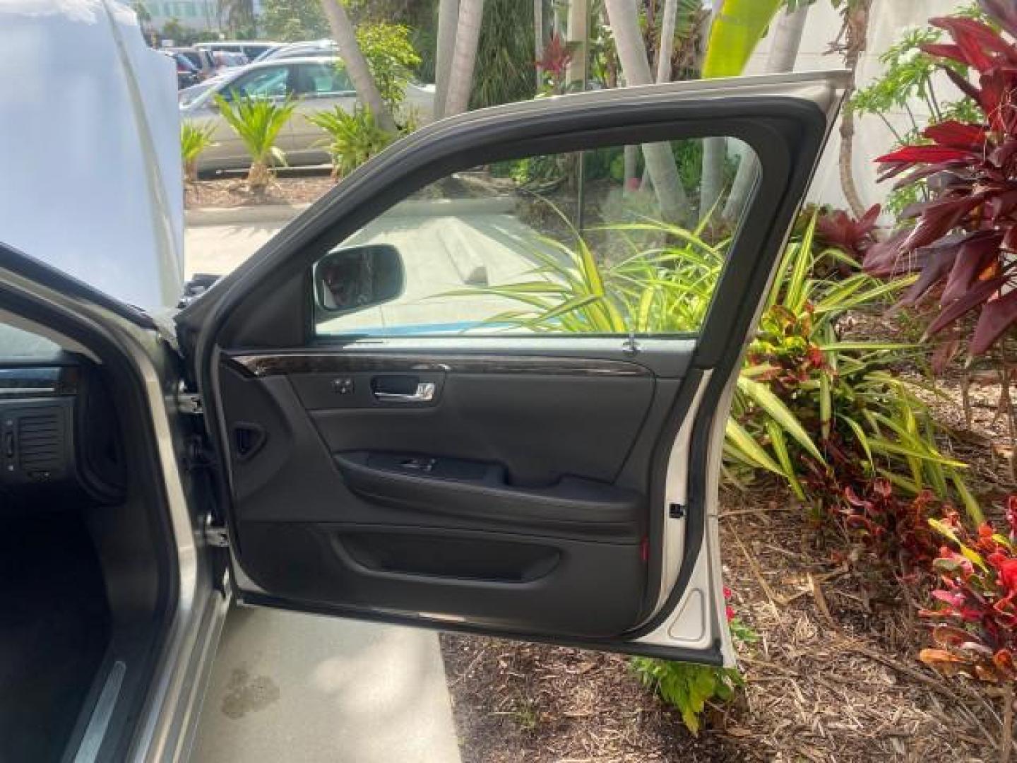 2008 Light Platinum /Ebony Cadillac DTS LOW MILES 59,290 27 SERVICES (1G6KD57Y38U) with an Northstar 4.6L DOHC V8 Engine engine, Automatic transmission, located at 4701 North Dixie Hwy, Pompano Beach, FL, 33064, (954) 422-2889, 26.240938, -80.123474 - OUR WEBPAGE FLORIDACARS1.COM HAS OVER 100 PHOTOS AND FREE CARFAX LINK 2008 CADILLAC DTS VIN: 1G6KD57Y38U105550 1 G 6 K D 5 7 Y 3 8 U 1 0 5 5 5 0 SEDAN 4 DR 4.6L V8 F GASOLINE FRONT WHEEL DRIVE Top Features Alloy Wheels Leather Seats Memory Seat(s) Remote Start Satellite Radio Ready Basic Features AB - Photo#11