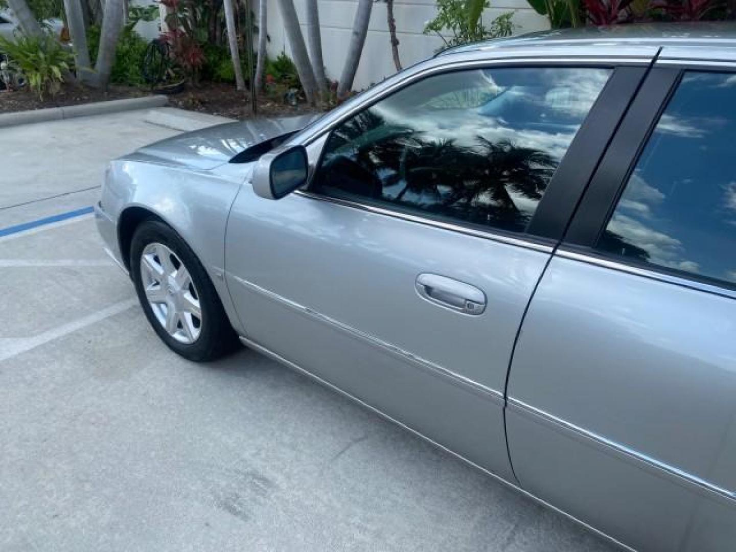 2008 Light Platinum /Ebony Cadillac DTS LOW MILES 59,290 27 SERVICES (1G6KD57Y38U) with an Northstar 4.6L DOHC V8 Engine engine, Automatic transmission, located at 4701 North Dixie Hwy, Pompano Beach, FL, 33064, (954) 422-2889, 26.240938, -80.123474 - OUR WEBPAGE FLORIDACARS1.COM HAS OVER 100 PHOTOS AND FREE CARFAX LINK 2008 CADILLAC DTS VIN: 1G6KD57Y38U105550 1 G 6 K D 5 7 Y 3 8 U 1 0 5 5 5 0 SEDAN 4 DR 4.6L V8 F GASOLINE FRONT WHEEL DRIVE Top Features Alloy Wheels Leather Seats Memory Seat(s) Remote Start Satellite Radio Ready Basic Features AB - Photo#27