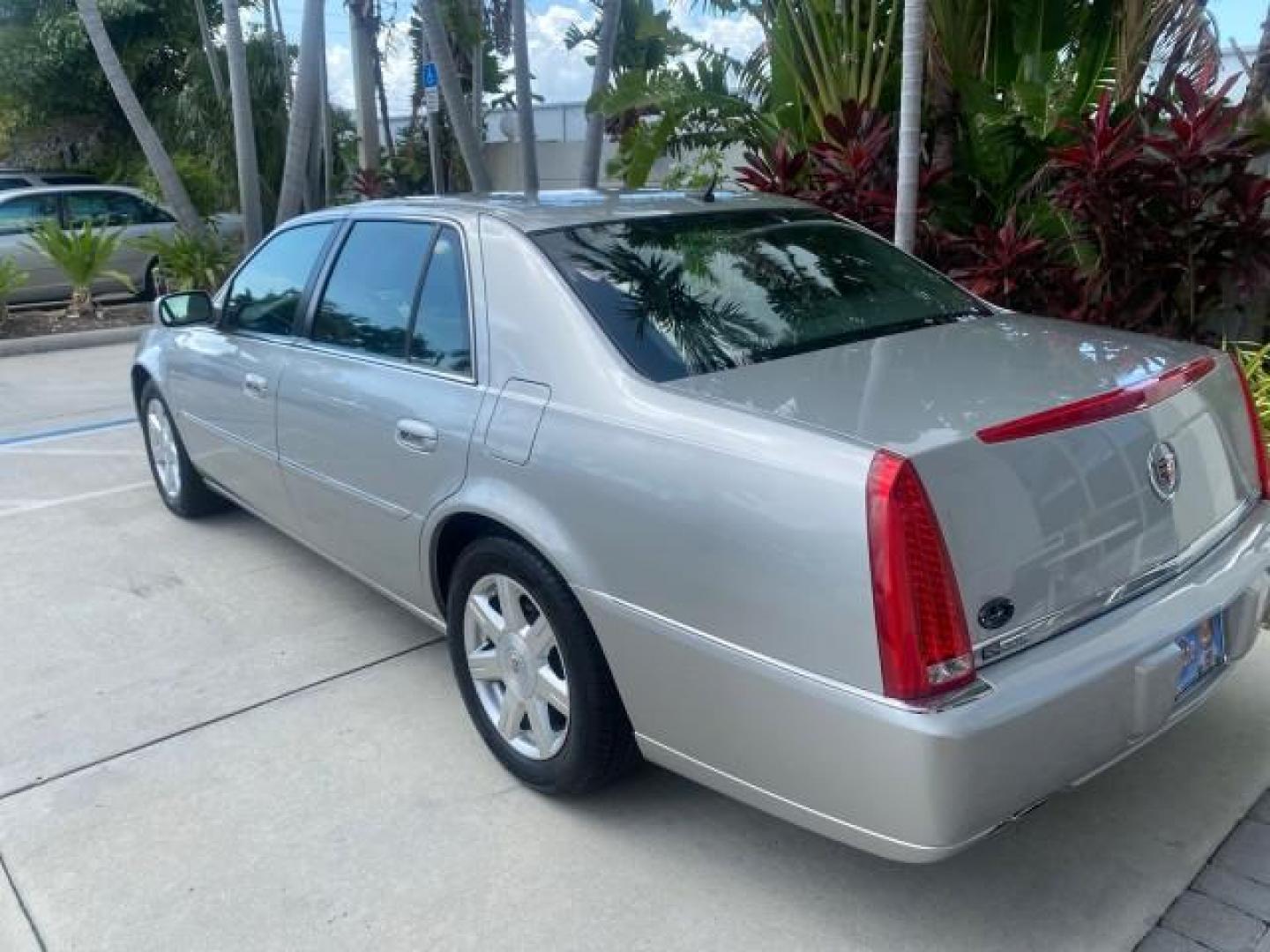 2008 Light Platinum /Ebony Cadillac DTS LOW MILES 59,290 27 SERVICES (1G6KD57Y38U) with an Northstar 4.6L DOHC V8 Engine engine, Automatic transmission, located at 4701 North Dixie Hwy, Pompano Beach, FL, 33064, (954) 422-2889, 26.240938, -80.123474 - OUR WEBPAGE FLORIDACARS1.COM HAS OVER 100 PHOTOS AND FREE CARFAX LINK 2008 CADILLAC DTS VIN: 1G6KD57Y38U105550 1 G 6 K D 5 7 Y 3 8 U 1 0 5 5 5 0 SEDAN 4 DR 4.6L V8 F GASOLINE FRONT WHEEL DRIVE Top Features Alloy Wheels Leather Seats Memory Seat(s) Remote Start Satellite Radio Ready Basic Features AB - Photo#74