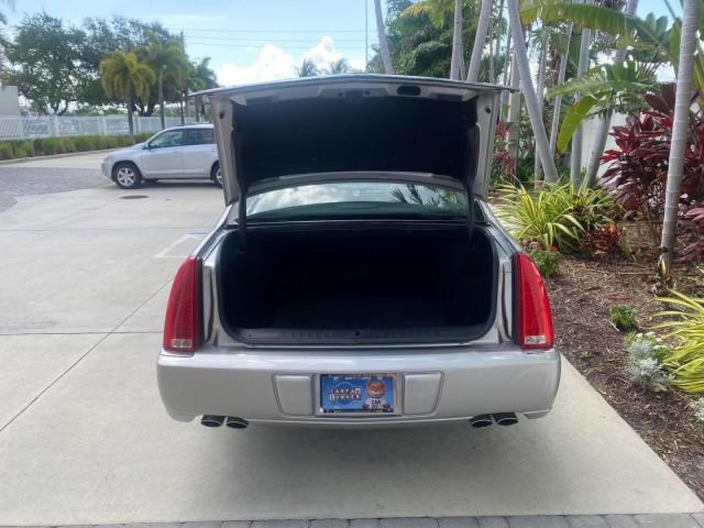2008 Light Platinum /Ebony Cadillac DTS LOW MILES 59,290 27 SERVICES (1G6KD57Y38U) with an Northstar 4.6L DOHC V8 Engine engine, Automatic transmission, located at 4701 North Dixie Hwy, Pompano Beach, FL, 33064, (954) 422-2889, 26.240938, -80.123474 - OUR WEBPAGE FLORIDACARS1.COM HAS OVER 100 PHOTOS AND FREE CARFAX LINK 2008 CADILLAC DTS VIN: 1G6KD57Y38U105550 1 G 6 K D 5 7 Y 3 8 U 1 0 5 5 5 0 SEDAN 4 DR 4.6L V8 F GASOLINE FRONT WHEEL DRIVE Top Features Alloy Wheels Leather Seats Memory Seat(s) Remote Start Satellite Radio Ready Basic Features AB - Photo#81