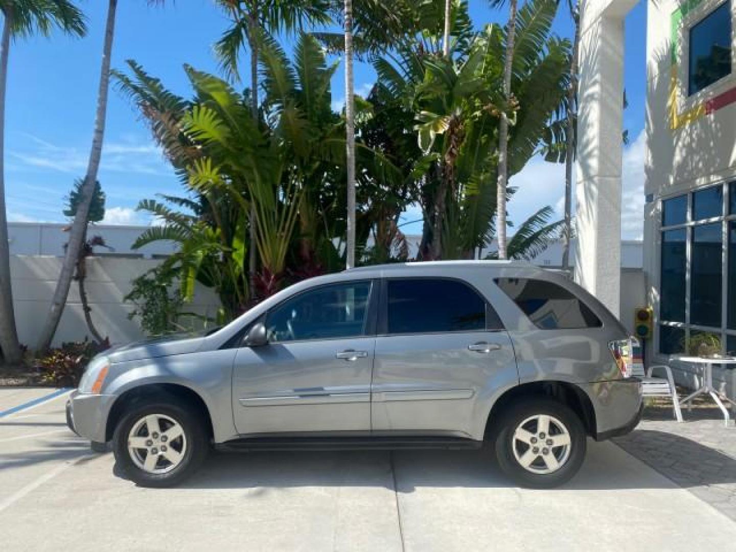 2005 Galaxy Silver Metallic /Light Gray Chevrolet Equinox LT LOW MILES 62,448 (2CNDL63F956) with an 3.4L 3400 V6 Engine engine, Automatic transmission, located at 4701 North Dixie Hwy, Pompano Beach, FL, 33064, (954) 422-2889, 26.240938, -80.123474 - OUR WEBPAGE FLORIDACARS1.COM HAS OVER 100 PHOTOS AND FREE CARFAX LINK 2005 CHEVROLET EQUINOX LT VIN: 2CNDL63F956029471 2 C N D L 6 3 F 9 5 6 0 2 9 4 7 1 4 DOOR WAGON/SPORT UTILITY 3.4L V6 F GASOLINE FRONT WHEEL DRIVE Top Features Alloy Wheels Leather Seats Basic Features ABS Brakes AM/FM Stereo Air - Photo#4