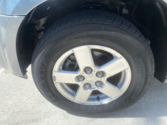 2005 Galaxy Silver Metallic /Light Gray Chevrolet Equinox LT LOW MILES 62,451 (2CNDL63F956) with an 3.4L 3400 V6 Engine engine, Automatic transmission, located at 4701 North Dixie Hwy, Pompano Beach, FL, 33064, (954) 422-2889, 26.240938, -80.123474 - OUR WEBPAGE FLORIDACARS1.COM HAS OVER 100 PHOTOS AND FREE CARFAX LINK 2005 CHEVROLET EQUINOX LT VIN: 2CNDL63F956029471 2 C N D L 6 3 F 9 5 6 0 2 9 4 7 1 4 DOOR WAGON/SPORT UTILITY 3.4L V6 F GASOLINE FRONT WHEEL DRIVE Top Features Alloy Wheels Leather Seats Basic Features ABS Brakes AM/FM Stereo Air - Photo#19