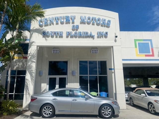 2008 Mercury Metallic /Light Gray Lexus LS 460 1 OWNER.FL LOW MILES 83,771 (JTHBL46F185) with an 4.6L DOHC 32-Valve V8 Engine engine, Automatic transmission, located at 4701 North Dixie Hwy, Pompano Beach, FL, 33064, (954) 422-2889, 26.240938, -80.123474 - OUR WEBPAGE FLORIDACARS1.COM HAS OVER 100 PHOTOS AND FREE CARFAX LINK 2008 LEXUS LS 460 $ 69,995 NEW VIN: JTHBL46F185078948 J T H B L 4 6 F 1 8 5 0 7 8 9 4 8 SEDAN 4 DR 4.6L V8 F DOHC 32V GASOLINE REAR WHEEL DRIVE Top Features A/C Seat(s) Alloy Wheels Bluetooth Technology Comfort Package Front Seat - Photo#0