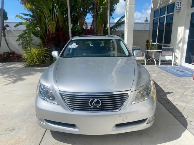 2008 Mercury Metallic /Light Gray Lexus LS 460 1 OWNER.FL LOW MILES 83,771 (JTHBL46F185) with an 4.6L DOHC 32-Valve V8 Engine engine, Automatic transmission, located at 4701 North Dixie Hwy, Pompano Beach, FL, 33064, (954) 422-2889, 26.240938, -80.123474 - OUR WEBPAGE FLORIDACARS1.COM HAS OVER 100 PHOTOS AND FREE CARFAX LINK 2008 LEXUS LS 460 $ 69,995 NEW VIN: JTHBL46F185078948 J T H B L 4 6 F 1 8 5 0 7 8 9 4 8 SEDAN 4 DR 4.6L V8 F DOHC 32V GASOLINE REAR WHEEL DRIVE Top Features A/C Seat(s) Alloy Wheels Bluetooth Technology Comfort Package Front Seat - Photo#2