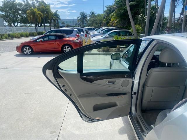 2008 Mercury Metallic /Light Gray Lexus LS 460 1 OWNER.FL LOW MILES 83,771 (JTHBL46F185) with an 4.6L DOHC 32-Valve V8 Engine engine, Automatic transmission, located at 4701 North Dixie Hwy, Pompano Beach, FL, 33064, (954) 422-2889, 26.240938, -80.123474 - OUR WEBPAGE FLORIDACARS1.COM HAS OVER 100 PHOTOS AND FREE CARFAX LINK 2008 LEXUS LS 460 $ 69,995 NEW VIN: JTHBL46F185078948 J T H B L 4 6 F 1 8 5 0 7 8 9 4 8 SEDAN 4 DR 4.6L V8 F DOHC 32V GASOLINE REAR WHEEL DRIVE Top Features A/C Seat(s) Alloy Wheels Bluetooth Technology Comfort Package Front Seat - Photo#13