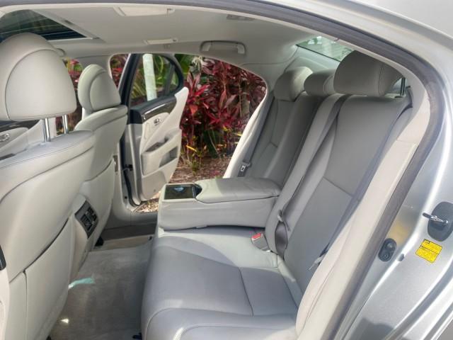 2008 Mercury Metallic /Light Gray Lexus LS 460 1 OWNER.FL LOW MILES 83,771 (JTHBL46F185) with an 4.6L DOHC 32-Valve V8 Engine engine, Automatic transmission, located at 4701 North Dixie Hwy, Pompano Beach, FL, 33064, (954) 422-2889, 26.240938, -80.123474 - OUR WEBPAGE FLORIDACARS1.COM HAS OVER 100 PHOTOS AND FREE CARFAX LINK 2008 LEXUS LS 460 $ 69,995 NEW VIN: JTHBL46F185078948 J T H B L 4 6 F 1 8 5 0 7 8 9 4 8 SEDAN 4 DR 4.6L V8 F DOHC 32V GASOLINE REAR WHEEL DRIVE Top Features A/C Seat(s) Alloy Wheels Bluetooth Technology Comfort Package Front Seat - Photo#14