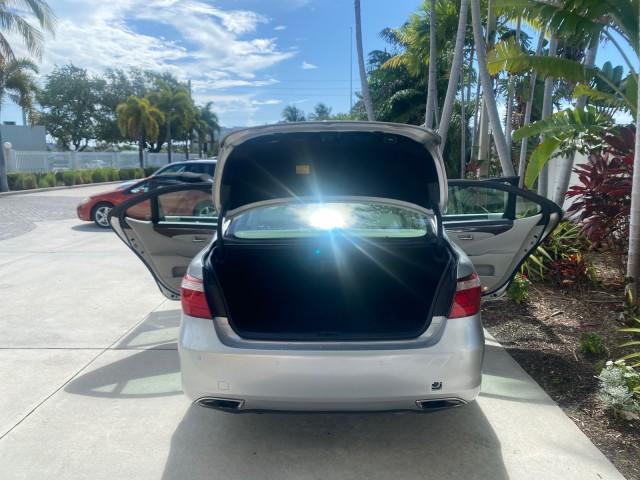 2008 Mercury Metallic /Light Gray Lexus LS 460 1 OWNER.FL LOW MILES 83,771 (JTHBL46F185) with an 4.6L DOHC 32-Valve V8 Engine engine, Automatic transmission, located at 4701 North Dixie Hwy, Pompano Beach, FL, 33064, (954) 422-2889, 26.240938, -80.123474 - OUR WEBPAGE FLORIDACARS1.COM HAS OVER 100 PHOTOS AND FREE CARFAX LINK 2008 LEXUS LS 460 $ 69,995 NEW VIN: JTHBL46F185078948 J T H B L 4 6 F 1 8 5 0 7 8 9 4 8 SEDAN 4 DR 4.6L V8 F DOHC 32V GASOLINE REAR WHEEL DRIVE Top Features A/C Seat(s) Alloy Wheels Bluetooth Technology Comfort Package Front Seat - Photo#15