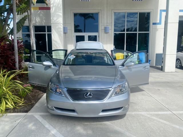 2008 Mercury Metallic /Light Gray Lexus LS 460 1 OWNER.FL LOW MILES 83,771 (JTHBL46F185) with an 4.6L DOHC 32-Valve V8 Engine engine, Automatic transmission, located at 4701 North Dixie Hwy, Pompano Beach, FL, 33064, (954) 422-2889, 26.240938, -80.123474 - OUR WEBPAGE FLORIDACARS1.COM HAS OVER 100 PHOTOS AND FREE CARFAX LINK 2008 LEXUS LS 460 $ 69,995 NEW VIN: JTHBL46F185078948 J T H B L 4 6 F 1 8 5 0 7 8 9 4 8 SEDAN 4 DR 4.6L V8 F DOHC 32V GASOLINE REAR WHEEL DRIVE Top Features A/C Seat(s) Alloy Wheels Bluetooth Technology Comfort Package Front Seat - Photo#16