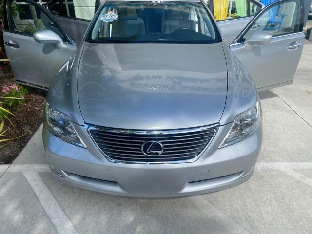 2008 Mercury Metallic /Light Gray Lexus LS 460 1 OWNER.FL LOW MILES 83,771 (JTHBL46F185) with an 4.6L DOHC 32-Valve V8 Engine engine, Automatic transmission, located at 4701 North Dixie Hwy, Pompano Beach, FL, 33064, (954) 422-2889, 26.240938, -80.123474 - OUR WEBPAGE FLORIDACARS1.COM HAS OVER 100 PHOTOS AND FREE CARFAX LINK 2008 LEXUS LS 460 $ 69,995 NEW VIN: JTHBL46F185078948 J T H B L 4 6 F 1 8 5 0 7 8 9 4 8 SEDAN 4 DR 4.6L V8 F DOHC 32V GASOLINE REAR WHEEL DRIVE Top Features A/C Seat(s) Alloy Wheels Bluetooth Technology Comfort Package Front Seat - Photo#17