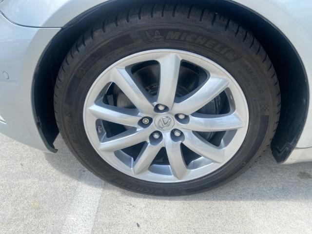 2008 Mercury Metallic /Light Gray Lexus LS 460 1 OWNER.FL LOW MILES 83,771 (JTHBL46F185) with an 4.6L DOHC 32-Valve V8 Engine engine, Automatic transmission, located at 4701 North Dixie Hwy, Pompano Beach, FL, 33064, (954) 422-2889, 26.240938, -80.123474 - OUR WEBPAGE FLORIDACARS1.COM HAS OVER 100 PHOTOS AND FREE CARFAX LINK 2008 LEXUS LS 460 $ 69,995 NEW VIN: JTHBL46F185078948 J T H B L 4 6 F 1 8 5 0 7 8 9 4 8 SEDAN 4 DR 4.6L V8 F DOHC 32V GASOLINE REAR WHEEL DRIVE Top Features A/C Seat(s) Alloy Wheels Bluetooth Technology Comfort Package Front Seat - Photo#19