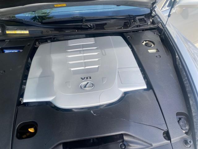 2008 Mercury Metallic /Light Gray Lexus LS 460 1 OWNER.FL LOW MILES 83,771 (JTHBL46F185) with an 4.6L DOHC 32-Valve V8 Engine engine, Automatic transmission, located at 4701 North Dixie Hwy, Pompano Beach, FL, 33064, (954) 422-2889, 26.240938, -80.123474 - OUR WEBPAGE FLORIDACARS1.COM HAS OVER 100 PHOTOS AND FREE CARFAX LINK 2008 LEXUS LS 460 $ 69,995 NEW VIN: JTHBL46F185078948 J T H B L 4 6 F 1 8 5 0 7 8 9 4 8 SEDAN 4 DR 4.6L V8 F DOHC 32V GASOLINE REAR WHEEL DRIVE Top Features A/C Seat(s) Alloy Wheels Bluetooth Technology Comfort Package Front Seat - Photo#26