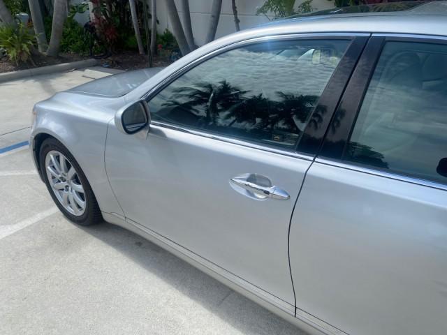 2008 Mercury Metallic /Light Gray Lexus LS 460 1 OWNER.FL LOW MILES 83,771 (JTHBL46F185) with an 4.6L DOHC 32-Valve V8 Engine engine, Automatic transmission, located at 4701 North Dixie Hwy, Pompano Beach, FL, 33064, (954) 422-2889, 26.240938, -80.123474 - OUR WEBPAGE FLORIDACARS1.COM HAS OVER 100 PHOTOS AND FREE CARFAX LINK 2008 LEXUS LS 460 $ 69,995 NEW VIN: JTHBL46F185078948 J T H B L 4 6 F 1 8 5 0 7 8 9 4 8 SEDAN 4 DR 4.6L V8 F DOHC 32V GASOLINE REAR WHEEL DRIVE Top Features A/C Seat(s) Alloy Wheels Bluetooth Technology Comfort Package Front Seat - Photo#27