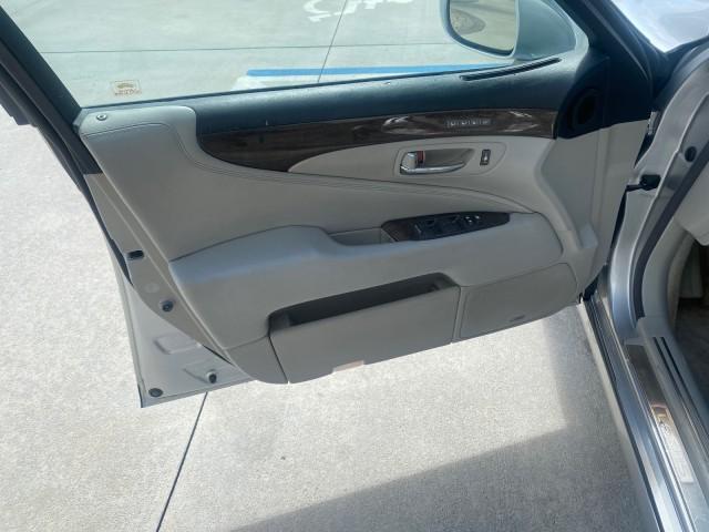 2008 Mercury Metallic /Light Gray Lexus LS 460 1 OWNER.FL LOW MILES 83,771 (JTHBL46F185) with an 4.6L DOHC 32-Valve V8 Engine engine, Automatic transmission, located at 4701 North Dixie Hwy, Pompano Beach, FL, 33064, (954) 422-2889, 26.240938, -80.123474 - OUR WEBPAGE FLORIDACARS1.COM HAS OVER 100 PHOTOS AND FREE CARFAX LINK 2008 LEXUS LS 460 $ 69,995 NEW VIN: JTHBL46F185078948 J T H B L 4 6 F 1 8 5 0 7 8 9 4 8 SEDAN 4 DR 4.6L V8 F DOHC 32V GASOLINE REAR WHEEL DRIVE Top Features A/C Seat(s) Alloy Wheels Bluetooth Technology Comfort Package Front Seat - Photo#31