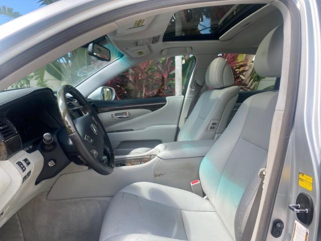 2008 Mercury Metallic /Light Gray Lexus LS 460 1 OWNER.FL LOW MILES 83,771 (JTHBL46F185) with an 4.6L DOHC 32-Valve V8 Engine engine, Automatic transmission, located at 4701 North Dixie Hwy, Pompano Beach, FL, 33064, (954) 422-2889, 26.240938, -80.123474 - OUR WEBPAGE FLORIDACARS1.COM HAS OVER 100 PHOTOS AND FREE CARFAX LINK 2008 LEXUS LS 460 $ 69,995 NEW VIN: JTHBL46F185078948 J T H B L 4 6 F 1 8 5 0 7 8 9 4 8 SEDAN 4 DR 4.6L V8 F DOHC 32V GASOLINE REAR WHEEL DRIVE Top Features A/C Seat(s) Alloy Wheels Bluetooth Technology Comfort Package Front Seat - Photo#34