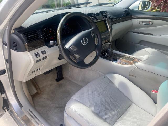 2008 Mercury Metallic /Light Gray Lexus LS 460 1 OWNER.FL LOW MILES 83,771 (JTHBL46F185) with an 4.6L DOHC 32-Valve V8 Engine engine, Automatic transmission, located at 4701 North Dixie Hwy, Pompano Beach, FL, 33064, (954) 422-2889, 26.240938, -80.123474 - OUR WEBPAGE FLORIDACARS1.COM HAS OVER 100 PHOTOS AND FREE CARFAX LINK 2008 LEXUS LS 460 $ 69,995 NEW VIN: JTHBL46F185078948 J T H B L 4 6 F 1 8 5 0 7 8 9 4 8 SEDAN 4 DR 4.6L V8 F DOHC 32V GASOLINE REAR WHEEL DRIVE Top Features A/C Seat(s) Alloy Wheels Bluetooth Technology Comfort Package Front Seat - Photo#37