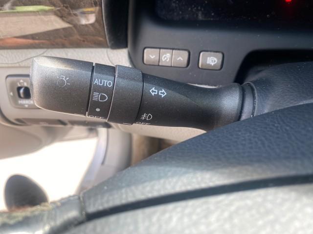 2008 Mercury Metallic /Light Gray Lexus LS 460 1 OWNER.FL LOW MILES 83,771 (JTHBL46F185) with an 4.6L DOHC 32-Valve V8 Engine engine, Automatic transmission, located at 4701 North Dixie Hwy, Pompano Beach, FL, 33064, (954) 422-2889, 26.240938, -80.123474 - OUR WEBPAGE FLORIDACARS1.COM HAS OVER 100 PHOTOS AND FREE CARFAX LINK 2008 LEXUS LS 460 $ 69,995 NEW VIN: JTHBL46F185078948 J T H B L 4 6 F 1 8 5 0 7 8 9 4 8 SEDAN 4 DR 4.6L V8 F DOHC 32V GASOLINE REAR WHEEL DRIVE Top Features A/C Seat(s) Alloy Wheels Bluetooth Technology Comfort Package Front Seat - Photo#43