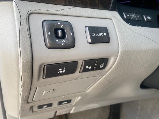 2008 Mercury Metallic /Light Gray Lexus LS 460 1 OWNER.FL LOW MILES 83,771 (JTHBL46F185) with an 4.6L DOHC 32-Valve V8 Engine engine, Automatic transmission, located at 4701 North Dixie Hwy, Pompano Beach, FL, 33064, (954) 422-2889, 26.240938, -80.123474 - OUR WEBPAGE FLORIDACARS1.COM HAS OVER 100 PHOTOS AND FREE CARFAX LINK 2008 LEXUS LS 460 $ 69,995 NEW VIN: JTHBL46F185078948 J T H B L 4 6 F 1 8 5 0 7 8 9 4 8 SEDAN 4 DR 4.6L V8 F DOHC 32V GASOLINE REAR WHEEL DRIVE Top Features A/C Seat(s) Alloy Wheels Bluetooth Technology Comfort Package Front Seat - Photo#45