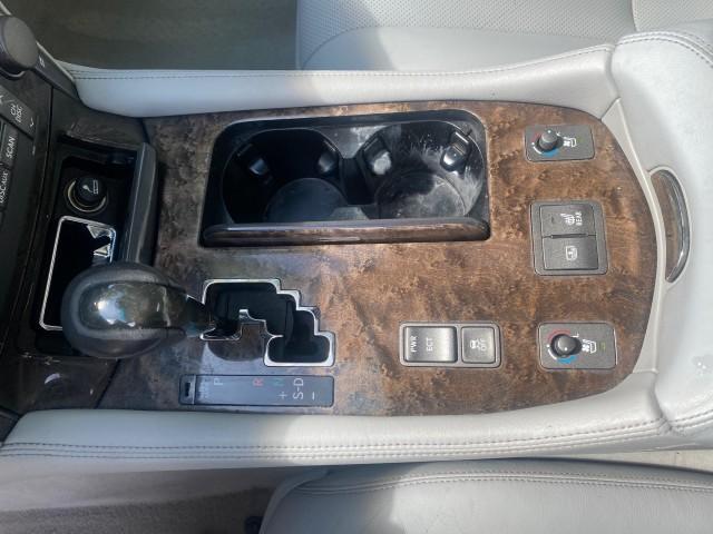 2008 Mercury Metallic /Light Gray Lexus LS 460 1 OWNER.FL LOW MILES 83,771 (JTHBL46F185) with an 4.6L DOHC 32-Valve V8 Engine engine, Automatic transmission, located at 4701 North Dixie Hwy, Pompano Beach, FL, 33064, (954) 422-2889, 26.240938, -80.123474 - OUR WEBPAGE FLORIDACARS1.COM HAS OVER 100 PHOTOS AND FREE CARFAX LINK 2008 LEXUS LS 460 $ 69,995 NEW VIN: JTHBL46F185078948 J T H B L 4 6 F 1 8 5 0 7 8 9 4 8 SEDAN 4 DR 4.6L V8 F DOHC 32V GASOLINE REAR WHEEL DRIVE Top Features A/C Seat(s) Alloy Wheels Bluetooth Technology Comfort Package Front Seat - Photo#52