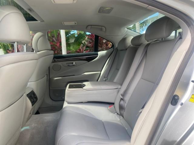 2008 Mercury Metallic /Light Gray Lexus LS 460 1 OWNER.FL LOW MILES 83,771 (JTHBL46F185) with an 4.6L DOHC 32-Valve V8 Engine engine, Automatic transmission, located at 4701 North Dixie Hwy, Pompano Beach, FL, 33064, (954) 422-2889, 26.240938, -80.123474 - OUR WEBPAGE FLORIDACARS1.COM HAS OVER 100 PHOTOS AND FREE CARFAX LINK 2008 LEXUS LS 460 $ 69,995 NEW VIN: JTHBL46F185078948 J T H B L 4 6 F 1 8 5 0 7 8 9 4 8 SEDAN 4 DR 4.6L V8 F DOHC 32V GASOLINE REAR WHEEL DRIVE Top Features A/C Seat(s) Alloy Wheels Bluetooth Technology Comfort Package Front Seat - Photo#61