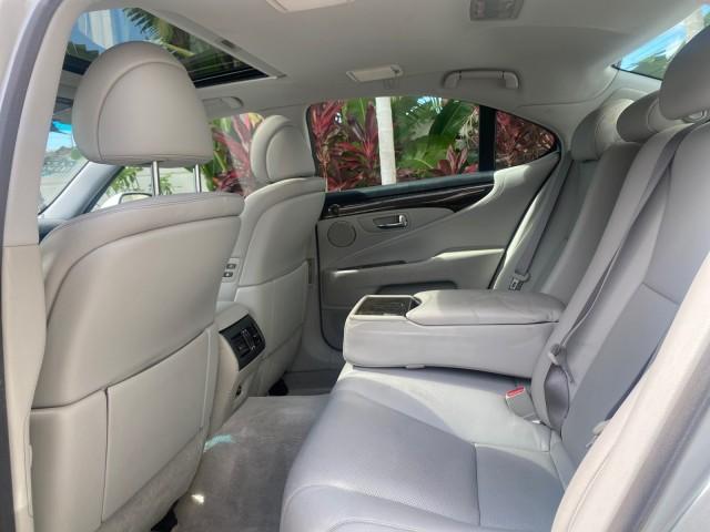 2008 Mercury Metallic /Light Gray Lexus LS 460 1 OWNER.FL LOW MILES 83,771 (JTHBL46F185) with an 4.6L DOHC 32-Valve V8 Engine engine, Automatic transmission, located at 4701 North Dixie Hwy, Pompano Beach, FL, 33064, (954) 422-2889, 26.240938, -80.123474 - OUR WEBPAGE FLORIDACARS1.COM HAS OVER 100 PHOTOS AND FREE CARFAX LINK 2008 LEXUS LS 460 $ 69,995 NEW VIN: JTHBL46F185078948 J T H B L 4 6 F 1 8 5 0 7 8 9 4 8 SEDAN 4 DR 4.6L V8 F DOHC 32V GASOLINE REAR WHEEL DRIVE Top Features A/C Seat(s) Alloy Wheels Bluetooth Technology Comfort Package Front Seat - Photo#63