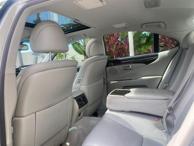 2008 Mercury Metallic /Light Gray Lexus LS 460 1 OWNER.FL LOW MILES 83,771 (JTHBL46F185) with an 4.6L DOHC 32-Valve V8 Engine engine, Automatic transmission, located at 4701 North Dixie Hwy, Pompano Beach, FL, 33064, (954) 422-2889, 26.240938, -80.123474 - OUR WEBPAGE FLORIDACARS1.COM HAS OVER 100 PHOTOS AND FREE CARFAX LINK 2008 LEXUS LS 460 $ 69,995 NEW VIN: JTHBL46F185078948 J T H B L 4 6 F 1 8 5 0 7 8 9 4 8 SEDAN 4 DR 4.6L V8 F DOHC 32V GASOLINE REAR WHEEL DRIVE Top Features A/C Seat(s) Alloy Wheels Bluetooth Technology Comfort Package Front Seat - Photo#64