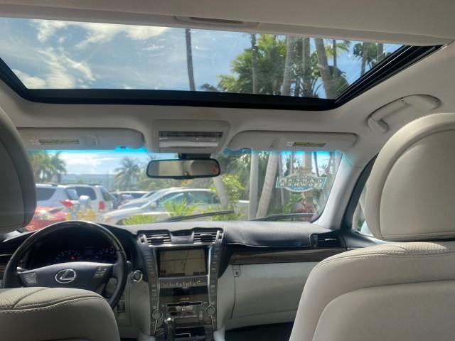2008 Mercury Metallic /Light Gray Lexus LS 460 1 OWNER.FL LOW MILES 83,771 (JTHBL46F185) with an 4.6L DOHC 32-Valve V8 Engine engine, Automatic transmission, located at 4701 North Dixie Hwy, Pompano Beach, FL, 33064, (954) 422-2889, 26.240938, -80.123474 - OUR WEBPAGE FLORIDACARS1.COM HAS OVER 100 PHOTOS AND FREE CARFAX LINK 2008 LEXUS LS 460 $ 69,995 NEW VIN: JTHBL46F185078948 J T H B L 4 6 F 1 8 5 0 7 8 9 4 8 SEDAN 4 DR 4.6L V8 F DOHC 32V GASOLINE REAR WHEEL DRIVE Top Features A/C Seat(s) Alloy Wheels Bluetooth Technology Comfort Package Front Seat - Photo#68