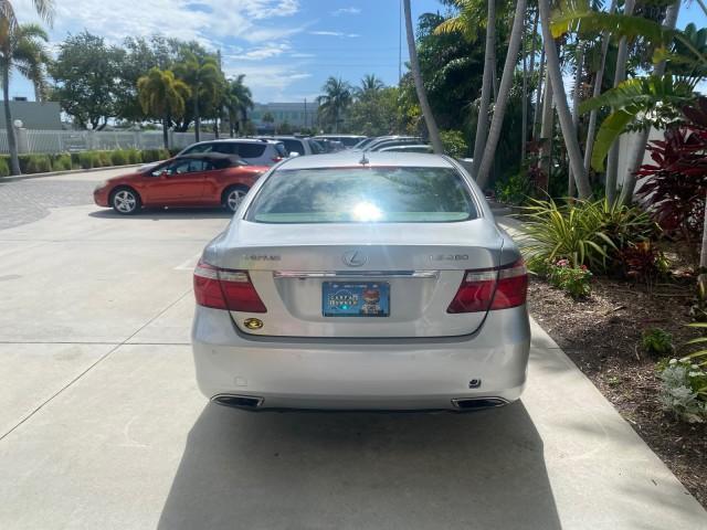 2008 Mercury Metallic /Light Gray Lexus LS 460 1 OWNER.FL LOW MILES 83,771 (JTHBL46F185) with an 4.6L DOHC 32-Valve V8 Engine engine, Automatic transmission, located at 4701 North Dixie Hwy, Pompano Beach, FL, 33064, (954) 422-2889, 26.240938, -80.123474 - OUR WEBPAGE FLORIDACARS1.COM HAS OVER 100 PHOTOS AND FREE CARFAX LINK 2008 LEXUS LS 460 $ 69,995 NEW VIN: JTHBL46F185078948 J T H B L 4 6 F 1 8 5 0 7 8 9 4 8 SEDAN 4 DR 4.6L V8 F DOHC 32V GASOLINE REAR WHEEL DRIVE Top Features A/C Seat(s) Alloy Wheels Bluetooth Technology Comfort Package Front Seat - Photo#77