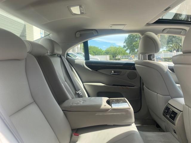 2008 Mercury Metallic /Light Gray Lexus LS 460 1 OWNER.FL LOW MILES 83,771 (JTHBL46F185) with an 4.6L DOHC 32-Valve V8 Engine engine, Automatic transmission, located at 4701 North Dixie Hwy, Pompano Beach, FL, 33064, (954) 422-2889, 26.240938, -80.123474 - OUR WEBPAGE FLORIDACARS1.COM HAS OVER 100 PHOTOS AND FREE CARFAX LINK 2008 LEXUS LS 460 $ 69,995 NEW VIN: JTHBL46F185078948 J T H B L 4 6 F 1 8 5 0 7 8 9 4 8 SEDAN 4 DR 4.6L V8 F DOHC 32V GASOLINE REAR WHEEL DRIVE Top Features A/C Seat(s) Alloy Wheels Bluetooth Technology Comfort Package Front Seat - Photo#93