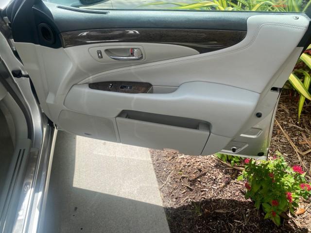 2008 Mercury Metallic /Light Gray Lexus LS 460 1 OWNER.FL LOW MILES 83,771 (JTHBL46F185) with an 4.6L DOHC 32-Valve V8 Engine engine, Automatic transmission, located at 4701 North Dixie Hwy, Pompano Beach, FL, 33064, (954) 422-2889, 26.240938, -80.123474 - OUR WEBPAGE FLORIDACARS1.COM HAS OVER 100 PHOTOS AND FREE CARFAX LINK 2008 LEXUS LS 460 $ 69,995 NEW VIN: JTHBL46F185078948 J T H B L 4 6 F 1 8 5 0 7 8 9 4 8 SEDAN 4 DR 4.6L V8 F DOHC 32V GASOLINE REAR WHEEL DRIVE Top Features A/C Seat(s) Alloy Wheels Bluetooth Technology Comfort Package Front Seat - Photo#99