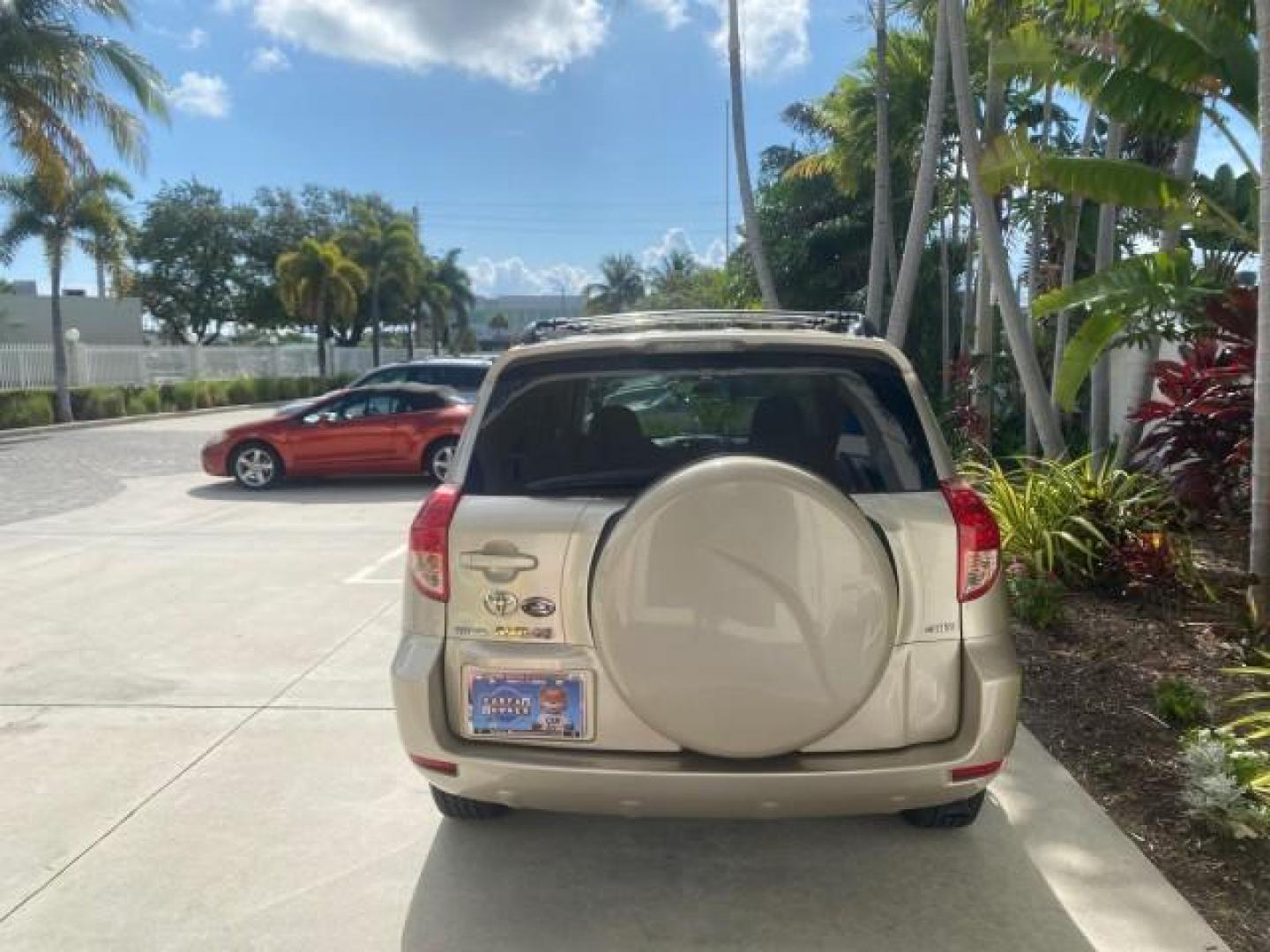 2007 Blizzard Pearl /Taupe Toyota RAV4 1 OWNER FL 24 SERVICES 4X4 (JTMBD33V376) with an 2.4L DOHC SFI 16-Valve VVT-i 4-Cyl Engine engine, Automatic transmission, located at 4701 North Dixie Hwy, Pompano Beach, FL, 33064, (954) 422-2889, 26.240938, -80.123474 - OUR WEBPAGE FLORIDACARS1.COM HAS OVER 100 PHOTOS AND FREE CARFAX LINK 2007 TOYOTA RAV4 VIN: JTMBD33V376029392 J T M B D 3 3 V 3 7 6 0 2 9 3 9 2 4 DOOR WAGON/SPORT UTILITY 2.4L I4 F DOHC 16V GASOLINE ALL WHEEL DRIVE Top Features 4WD/AWD Cloth Seats Basic Features ABS Brakes AM/FM Stereo Air Condition - Photo#6