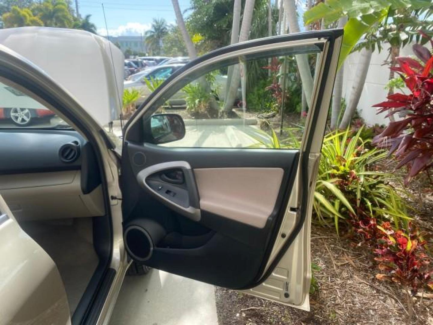 2007 Blizzard Pearl /Taupe Toyota RAV4 1 OWNER FL 24 SERVICES 4X4 (JTMBD33V376) with an 2.4L DOHC SFI 16-Valve VVT-i 4-Cyl Engine engine, Automatic transmission, located at 4701 North Dixie Hwy, Pompano Beach, FL, 33064, (954) 422-2889, 26.240938, -80.123474 - OUR WEBPAGE FLORIDACARS1.COM HAS OVER 100 PHOTOS AND FREE CARFAX LINK 2007 TOYOTA RAV4 VIN: JTMBD33V376029392 J T M B D 3 3 V 3 7 6 0 2 9 3 9 2 4 DOOR WAGON/SPORT UTILITY 2.4L I4 F DOHC 16V GASOLINE ALL WHEEL DRIVE Top Features 4WD/AWD Cloth Seats Basic Features ABS Brakes AM/FM Stereo Air Condition - Photo#11