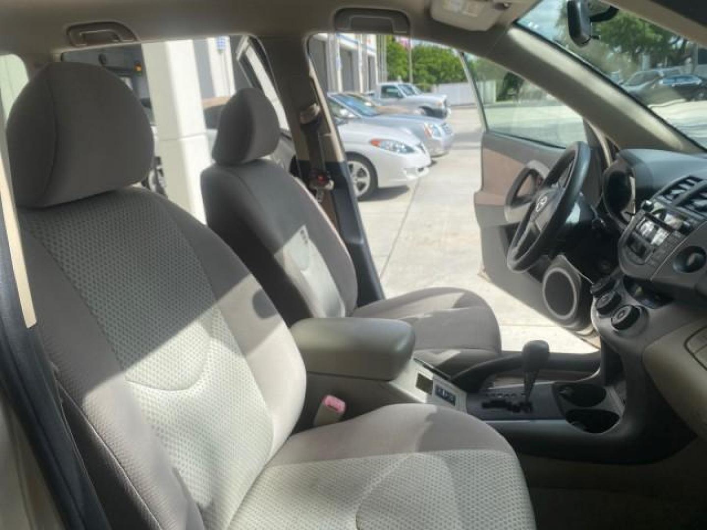 2007 Blizzard Pearl /Taupe Toyota RAV4 1 OWNER FL 24 SERVICES 4X4 (JTMBD33V376) with an 2.4L DOHC SFI 16-Valve VVT-i 4-Cyl Engine engine, Automatic transmission, located at 4701 North Dixie Hwy, Pompano Beach, FL, 33064, (954) 422-2889, 26.240938, -80.123474 - OUR WEBPAGE FLORIDACARS1.COM HAS OVER 100 PHOTOS AND FREE CARFAX LINK 2007 TOYOTA RAV4 VIN: JTMBD33V376029392 J T M B D 3 3 V 3 7 6 0 2 9 3 9 2 4 DOOR WAGON/SPORT UTILITY 2.4L I4 F DOHC 16V GASOLINE ALL WHEEL DRIVE Top Features 4WD/AWD Cloth Seats Basic Features ABS Brakes AM/FM Stereo Air Condition - Photo#12