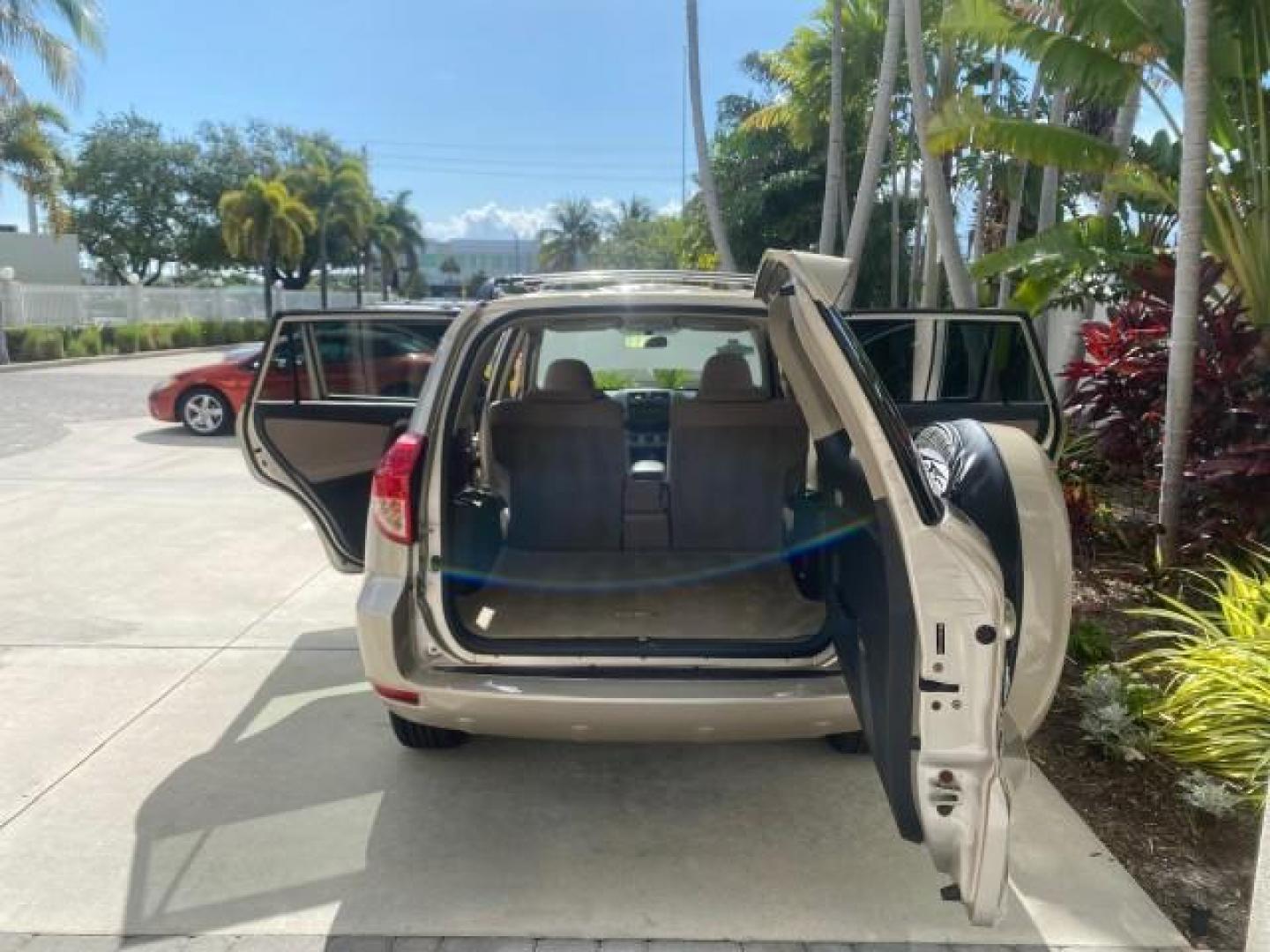 2007 Blizzard Pearl /Taupe Toyota RAV4 1 OWNER FL 24 SERVICES 4X4 (JTMBD33V376) with an 2.4L DOHC SFI 16-Valve VVT-i 4-Cyl Engine engine, Automatic transmission, located at 4701 North Dixie Hwy, Pompano Beach, FL, 33064, (954) 422-2889, 26.240938, -80.123474 - OUR WEBPAGE FLORIDACARS1.COM HAS OVER 100 PHOTOS AND FREE CARFAX LINK 2007 TOYOTA RAV4 VIN: JTMBD33V376029392 J T M B D 3 3 V 3 7 6 0 2 9 3 9 2 4 DOOR WAGON/SPORT UTILITY 2.4L I4 F DOHC 16V GASOLINE ALL WHEEL DRIVE Top Features 4WD/AWD Cloth Seats Basic Features ABS Brakes AM/FM Stereo Air Condition - Photo#15