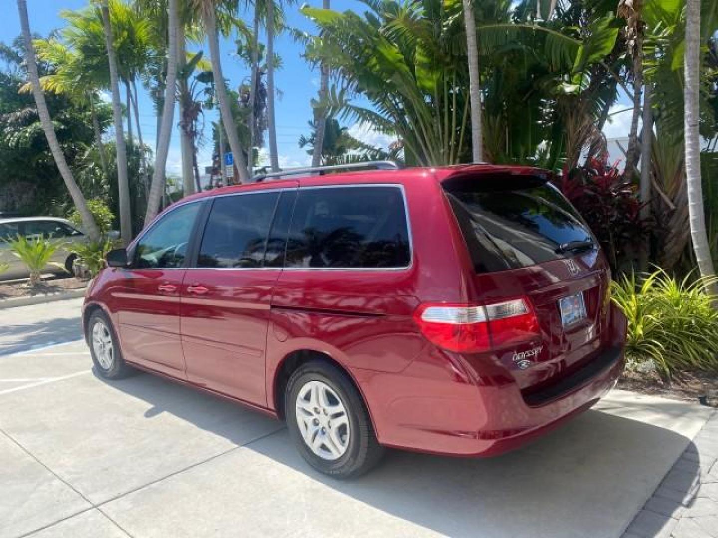 2006 Red Rock Pearl /Ivory Honda Odyssey EX-L 1 OWNER FLORIDA (5FNRL38646B) with an 3.5L SOHC MPFI 24-Valve i-VTEC V6 Engine engine, Automatic transmission, located at 4701 North Dixie Hwy, Pompano Beach, FL, 33064, (954) 422-2889, 26.240938, -80.123474 - OUR WEBPAGE FLORIDACARS1.COM HAS OVER 100 PHOTOS AND FREE CARFAX LINK 2006 HONDA ODYSSEY EX-L VIN: 5FNRL38646B441326 5 F N R L 3 8 6 4 6 B 4 4 1 3 2 6 VAN 3.5L V6 F SOHC 24V GASOLINE FRONT WHEEL DRIVE Top Features Alloy Wheels Fold-Away Third Row Front Seat Heaters Leather Seats Quad Seats Rear Air - Photo#5
