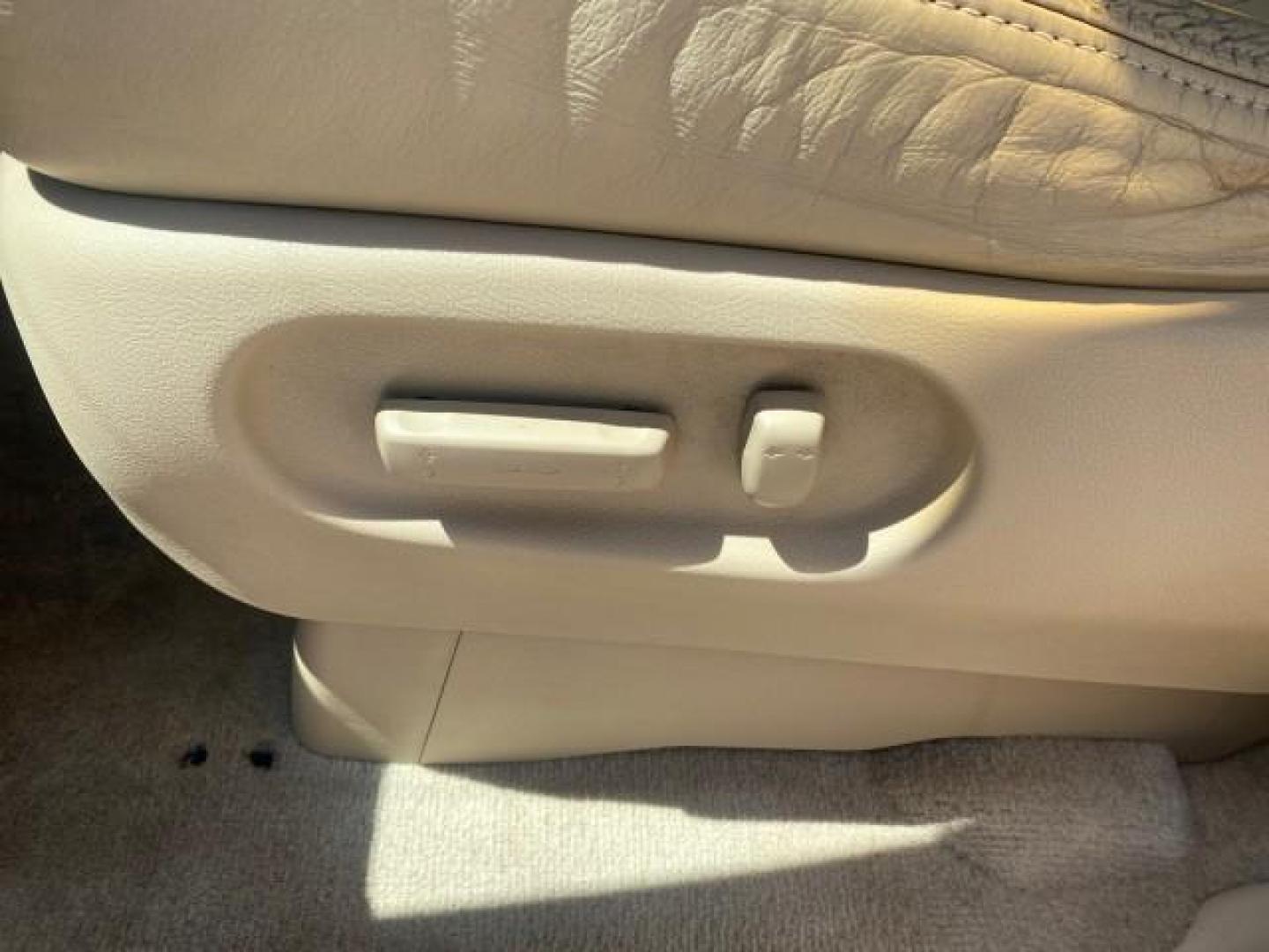 2006 Red Rock Pearl /Ivory Honda Odyssey EX-L 1 OWNER FLORIDA (5FNRL38646B) with an 3.5L SOHC MPFI 24-Valve i-VTEC V6 Engine engine, Automatic transmission, located at 4701 North Dixie Hwy, Pompano Beach, FL, 33064, (954) 422-2889, 26.240938, -80.123474 - OUR WEBPAGE FLORIDACARS1.COM HAS OVER 100 PHOTOS AND FREE CARFAX LINK 2006 HONDA ODYSSEY EX-L VIN: 5FNRL38646B441326 5 F N R L 3 8 6 4 6 B 4 4 1 3 2 6 VAN 3.5L V6 F SOHC 24V GASOLINE FRONT WHEEL DRIVE Top Features Alloy Wheels Fold-Away Third Row Front Seat Heaters Leather Seats Quad Seats Rear Air - Photo#37