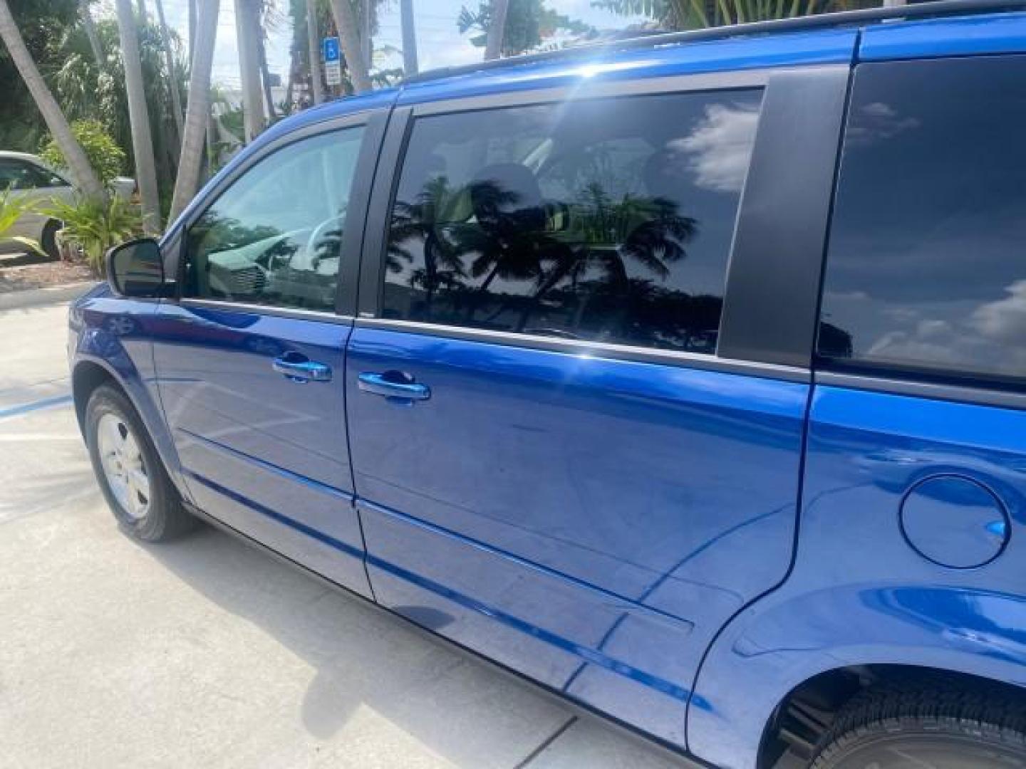 2010 Blackberry Pearl /Dark Slate/Light Shale Dodge Grand Caravan SE LOW MILES 38,027 1 OWNER (2D4RN4DEXAR) with an 3.3L OHV V6 Engine engine, Automatic transmission, located at 4701 North Dixie Hwy, Pompano Beach, FL, 33064, (954) 422-2889, 26.240938, -80.123474 - OUR WEBPAGE FLORIDACARS1.COM HAS OVER 100 PHOTOS AND FREE CARFAX LINK 2010 DODGE GRAND CARAVAN SE VIN: 2D4RN4DEXAR145272 2 D 4 R N 4 D E X A R 1 4 5 2 7 2 VAN 3.3L V6 F OHV 12V GASOLINE FRONT WHEEL DRIVE Top Features Alloy Wheels Bluetooth Technology Cloth Seats Fold-Away Third Row Power Hatch/Deck - Photo#13