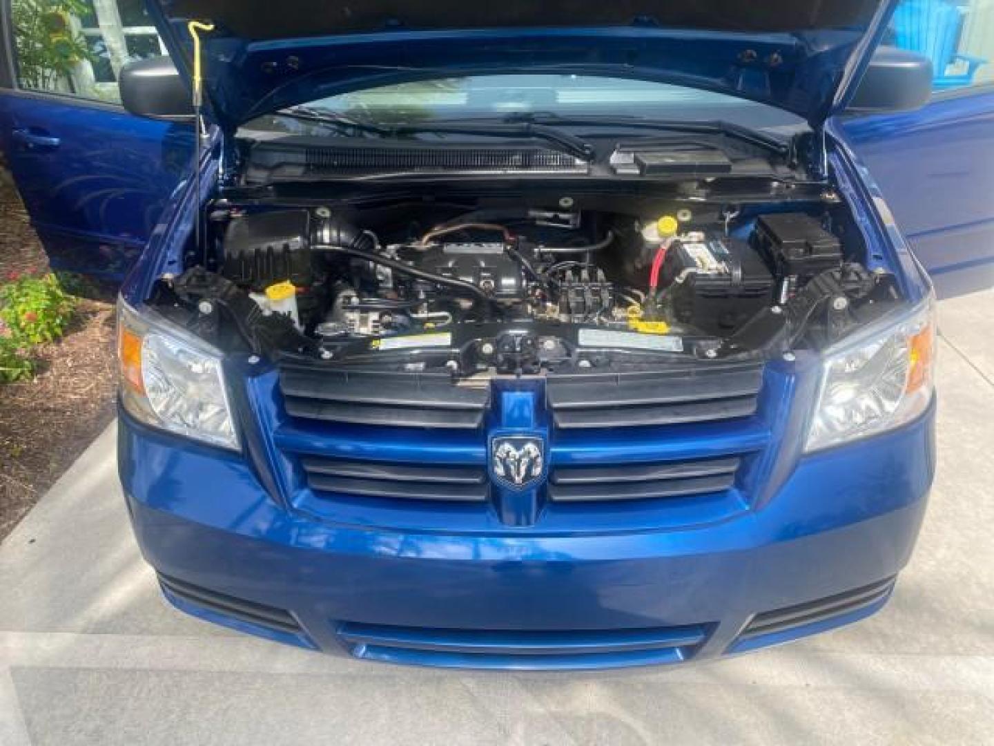 2010 Blackberry Pearl /Dark Slate/Light Shale Dodge Grand Caravan SE LOW MILES 38,027 1 OWNER (2D4RN4DEXAR) with an 3.3L OHV V6 Engine engine, Automatic transmission, located at 4701 North Dixie Hwy, Pompano Beach, FL, 33064, (954) 422-2889, 26.240938, -80.123474 - OUR WEBPAGE FLORIDACARS1.COM HAS OVER 100 PHOTOS AND FREE CARFAX LINK 2010 DODGE GRAND CARAVAN SE VIN: 2D4RN4DEXAR145272 2 D 4 R N 4 D E X A R 1 4 5 2 7 2 VAN 3.3L V6 F OHV 12V GASOLINE FRONT WHEEL DRIVE Top Features Alloy Wheels Bluetooth Technology Cloth Seats Fold-Away Third Row Power Hatch/Deck - Photo#17
