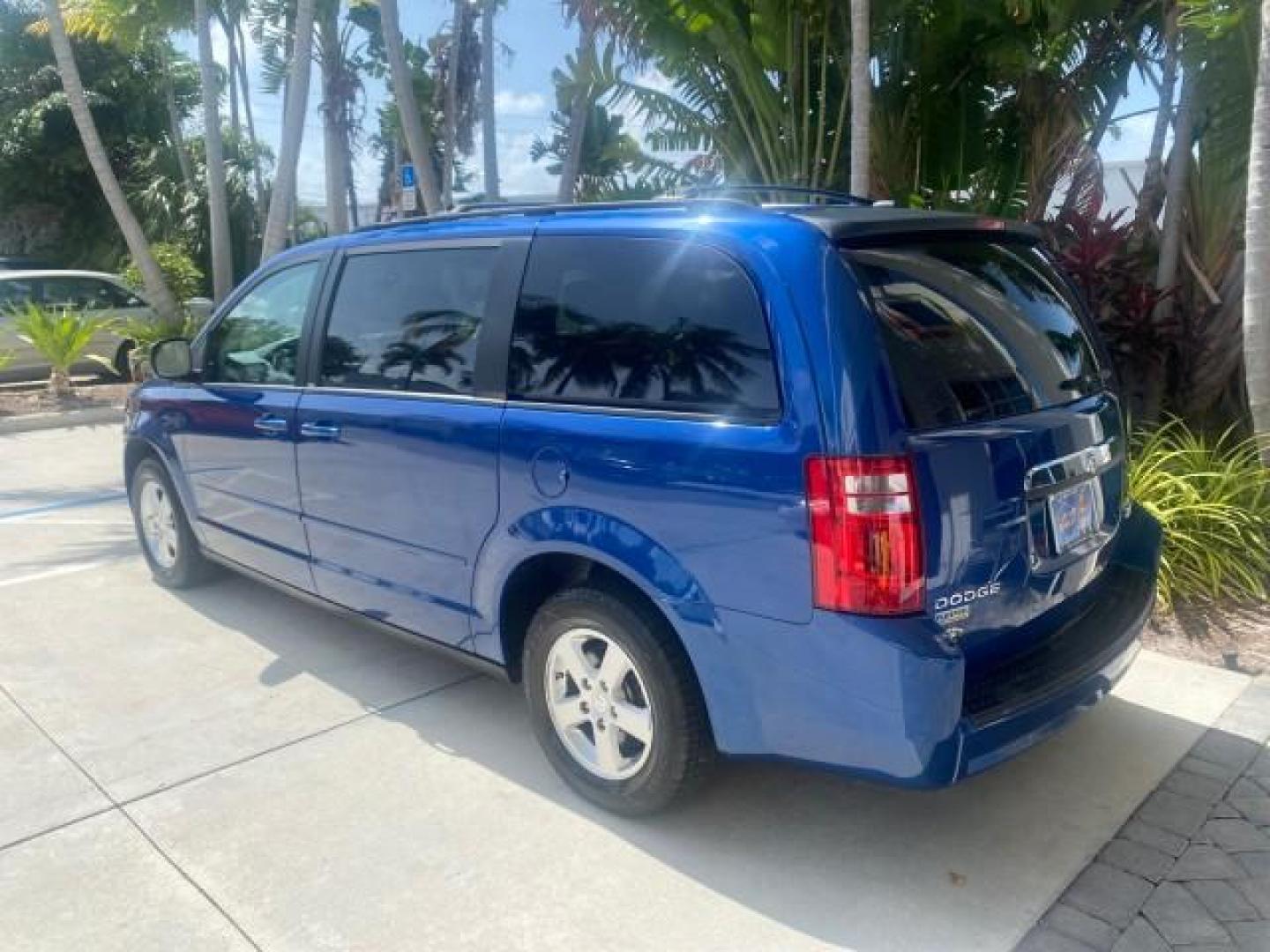 2010 Blackberry Pearl /Dark Slate/Light Shale Dodge Grand Caravan SE LOW MILES 38,027 1 OWNER (2D4RN4DEXAR) with an 3.3L OHV V6 Engine engine, Automatic transmission, located at 4701 North Dixie Hwy, Pompano Beach, FL, 33064, (954) 422-2889, 26.240938, -80.123474 - OUR WEBPAGE FLORIDACARS1.COM HAS OVER 100 PHOTOS AND FREE CARFAX LINK 2010 DODGE GRAND CARAVAN SE VIN: 2D4RN4DEXAR145272 2 D 4 R N 4 D E X A R 1 4 5 2 7 2 VAN 3.3L V6 F OHV 12V GASOLINE FRONT WHEEL DRIVE Top Features Alloy Wheels Bluetooth Technology Cloth Seats Fold-Away Third Row Power Hatch/Deck - Photo#81