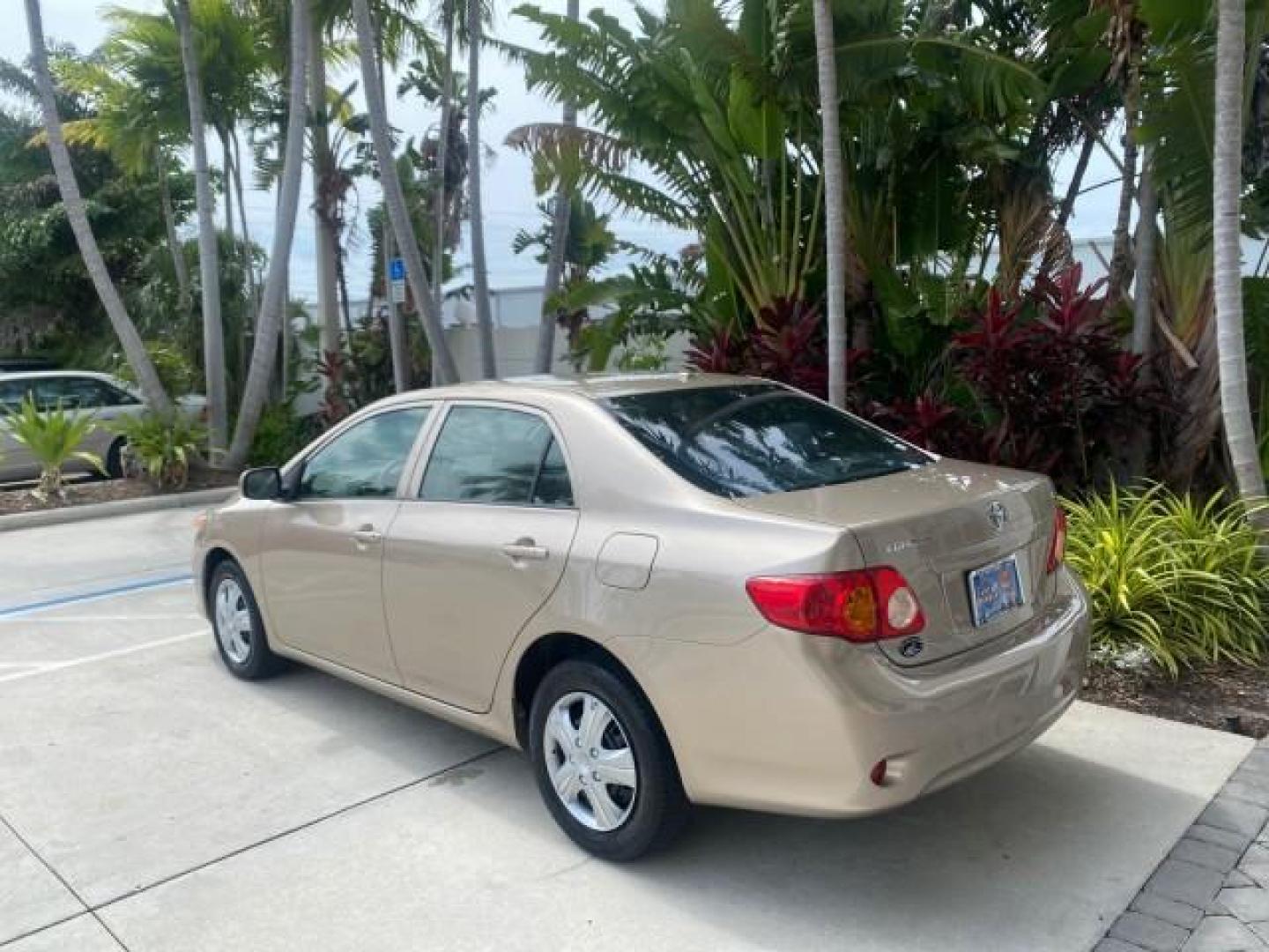 2010 Desert Sand Mica /Bisque Toyota Corolla LE LOW MILES 37,834 (1NXBU4EE1AZ) with an 1.8L DOHC SFI 16-Valve VVT-i 4-Cyl Engine engine, Automatic transmission, located at 4701 North Dixie Hwy, Pompano Beach, FL, 33064, (954) 422-2889, 26.240938, -80.123474 - OUR WEBPAGE FLORIDACARS1.COM HAS OVER 100 PHOTOS AND FREE CARFAX LINK 2010 TOYOTA COROLLA LE 35 mpg VIN: 1NXBU4EE1AZ270742 1 N X B U 4 E E 1 A Z 2 7 0 7 4 2 SEDAN 4 DR 1.8L I4 F DOHC 16V GASOLINE FRONT WHEEL DRIVE Top Features Cloth Seats Satellite Radio Ready Basic Features ABS Brakes AM/FM Stereo - Photo#5