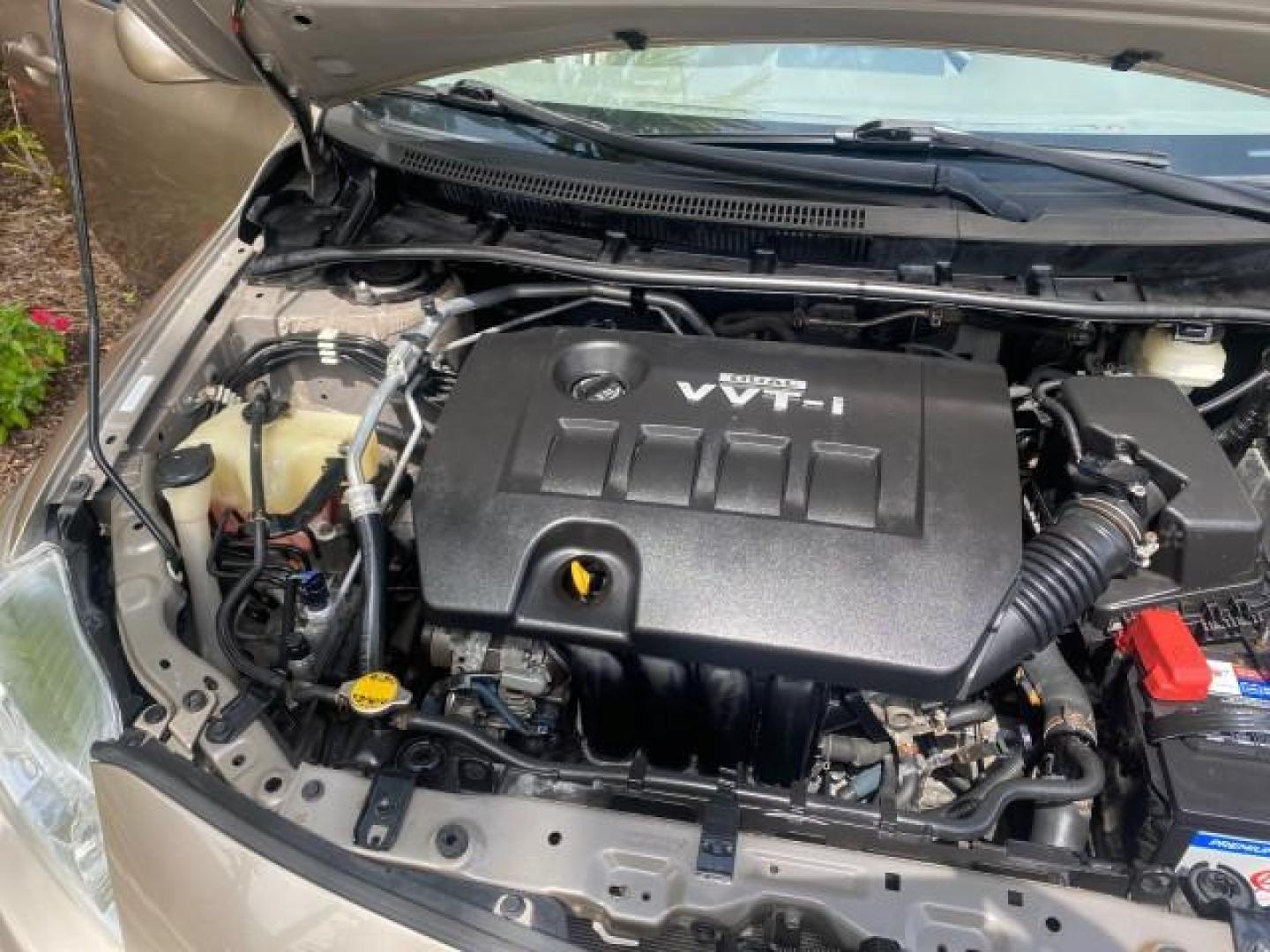 2010 Desert Sand Mica /Bisque Toyota Corolla LE LOW MILES 37,834 (1NXBU4EE1AZ) with an 1.8L DOHC SFI 16-Valve VVT-i 4-Cyl Engine engine, Automatic transmission, located at 4701 North Dixie Hwy, Pompano Beach, FL, 33064, (954) 422-2889, 26.240938, -80.123474 - OUR WEBPAGE FLORIDACARS1.COM HAS OVER 100 PHOTOS AND FREE CARFAX LINK 2010 TOYOTA COROLLA LE 35 mpg VIN: 1NXBU4EE1AZ270742 1 N X B U 4 E E 1 A Z 2 7 0 7 4 2 SEDAN 4 DR 1.8L I4 F DOHC 16V GASOLINE FRONT WHEEL DRIVE Top Features Cloth Seats Satellite Radio Ready Basic Features ABS Brakes AM/FM Stereo - Photo#25