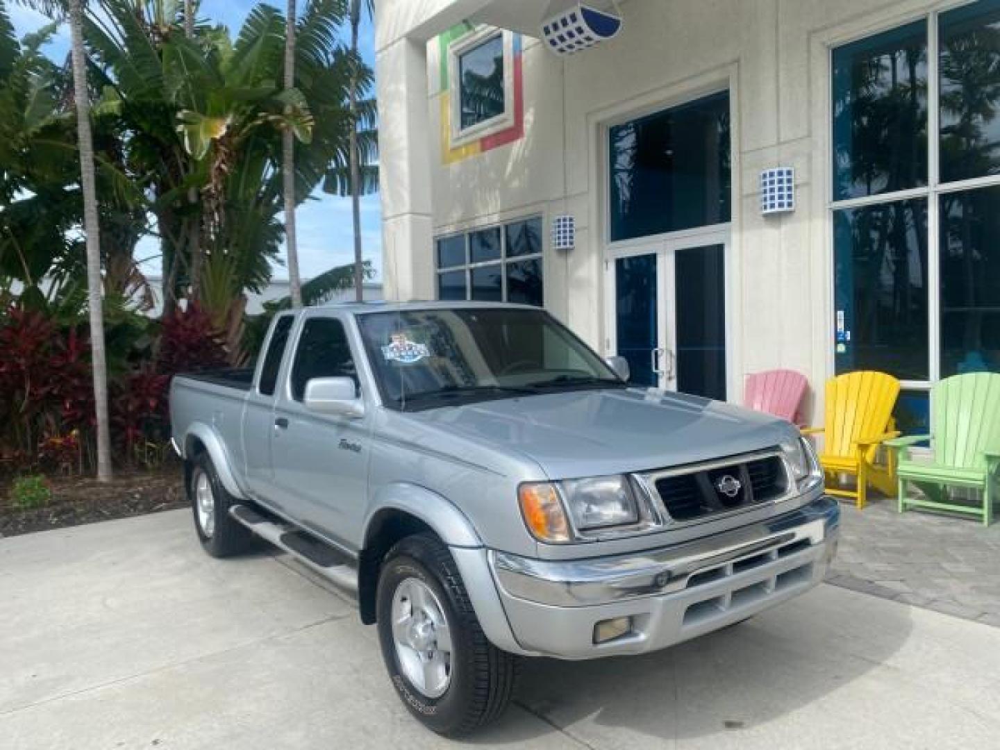 2000 Silver Ice Metallic /Gray Nissan Frontier 2WD SE 1 OWNER V6 AC NICE (1N6ED26T0YC) with an 3.3L SOHC SMPI V6 Engine engine, Automatic transmission, located at 4701 North Dixie Hwy, Pompano Beach, FL, 33064, (954) 422-2889, 26.240938, -80.123474 - OUR WEBPAGE FLORIDACARS1.COM HAS OVER 100 PHOTOS AND FREE CARFAX LINK 2000 NISSAN FRONTIER XE DESERT RUNNER VIN: 1N6ED26T0YC315234 1 N 6 E D 2 6 T 0 Y C 3 1 5 2 3 4 CLUB CAB PICKUP 3.3L V6 F SOHC 12V GASOLINE REAR WHEEL DRIVE Top Features Alloy Wheels Cloth Seats Running Boards Sport Package Sunroof - Photo#1