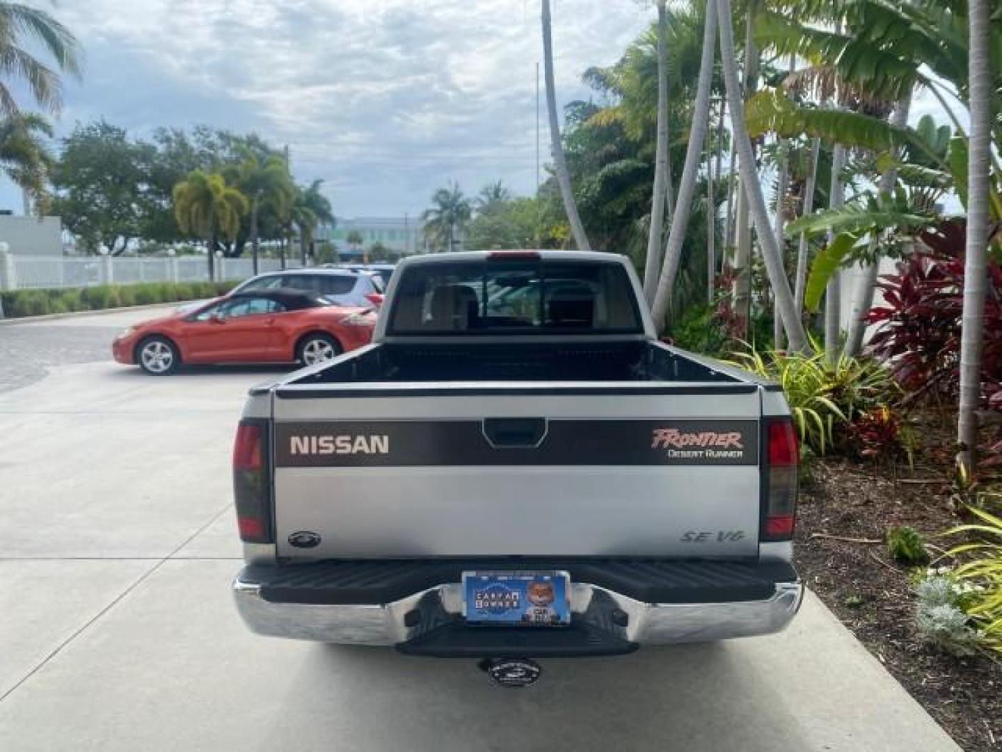 2000 Silver Ice Metallic /Gray Nissan Frontier 2WD SE 1 OWNER V6 AC NICE (1N6ED26T0YC) with an 3.3L SOHC SMPI V6 Engine engine, Automatic transmission, located at 4701 North Dixie Hwy, Pompano Beach, FL, 33064, (954) 422-2889, 26.240938, -80.123474 - OUR WEBPAGE FLORIDACARS1.COM HAS OVER 100 PHOTOS AND FREE CARFAX LINK 2000 NISSAN FRONTIER XE DESERT RUNNER VIN: 1N6ED26T0YC315234 1 N 6 E D 2 6 T 0 Y C 3 1 5 2 3 4 CLUB CAB PICKUP 3.3L V6 F SOHC 12V GASOLINE REAR WHEEL DRIVE Top Features Alloy Wheels Cloth Seats Running Boards Sport Package Sunroof - Photo#6