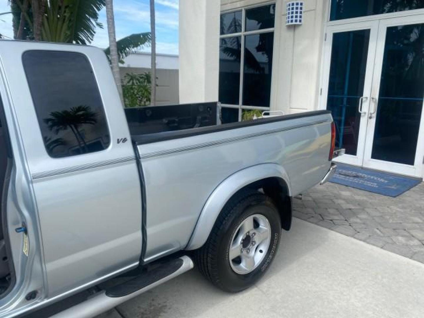 2000 Silver Ice Metallic /Gray Nissan Frontier 2WD SE 1 OWNER V6 AC NICE (1N6ED26T0YC) with an 3.3L SOHC SMPI V6 Engine engine, Automatic transmission, located at 4701 North Dixie Hwy, Pompano Beach, FL, 33064, (954) 422-2889, 26.240938, -80.123474 - OUR WEBPAGE FLORIDACARS1.COM HAS OVER 100 PHOTOS AND FREE CARFAX LINK 2000 NISSAN FRONTIER XE DESERT RUNNER VIN: 1N6ED26T0YC315234 1 N 6 E D 2 6 T 0 Y C 3 1 5 2 3 4 CLUB CAB PICKUP 3.3L V6 F SOHC 12V GASOLINE REAR WHEEL DRIVE Top Features Alloy Wheels Cloth Seats Running Boards Sport Package Sunroof - Photo#13