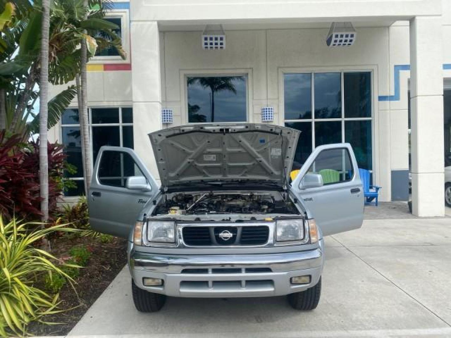 2000 Silver Ice Metallic /Gray Nissan Frontier 2WD SE 1 OWNER V6 AC NICE (1N6ED26T0YC) with an 3.3L SOHC SMPI V6 Engine engine, Automatic transmission, located at 4701 North Dixie Hwy, Pompano Beach, FL, 33064, (954) 422-2889, 26.240938, -80.123474 - OUR WEBPAGE FLORIDACARS1.COM HAS OVER 100 PHOTOS AND FREE CARFAX LINK 2000 NISSAN FRONTIER XE DESERT RUNNER VIN: 1N6ED26T0YC315234 1 N 6 E D 2 6 T 0 Y C 3 1 5 2 3 4 CLUB CAB PICKUP 3.3L V6 F SOHC 12V GASOLINE REAR WHEEL DRIVE Top Features Alloy Wheels Cloth Seats Running Boards Sport Package Sunroof - Photo#16