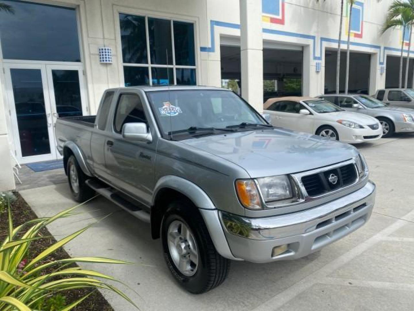 2000 Silver Ice Metallic /Gray Nissan Frontier 2WD SE 1 OWNER V6 AC NICE (1N6ED26T0YC) with an 3.3L SOHC SMPI V6 Engine engine, Automatic transmission, located at 4701 North Dixie Hwy, Pompano Beach, FL, 33064, (954) 422-2889, 26.240938, -80.123474 - OUR WEBPAGE FLORIDACARS1.COM HAS OVER 100 PHOTOS AND FREE CARFAX LINK 2000 NISSAN FRONTIER XE DESERT RUNNER VIN: 1N6ED26T0YC315234 1 N 6 E D 2 6 T 0 Y C 3 1 5 2 3 4 CLUB CAB PICKUP 3.3L V6 F SOHC 12V GASOLINE REAR WHEEL DRIVE Top Features Alloy Wheels Cloth Seats Running Boards Sport Package Sunroof - Photo#24