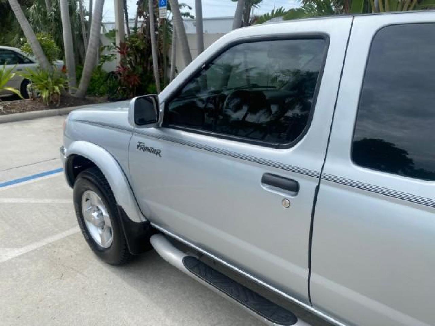 2000 Silver Ice Metallic /Gray Nissan Frontier 2WD SE 1 OWNER V6 AC NICE (1N6ED26T0YC) with an 3.3L SOHC SMPI V6 Engine engine, Automatic transmission, located at 4701 North Dixie Hwy, Pompano Beach, FL, 33064, (954) 422-2889, 26.240938, -80.123474 - OUR WEBPAGE FLORIDACARS1.COM HAS OVER 100 PHOTOS AND FREE CARFAX LINK 2000 NISSAN FRONTIER XE DESERT RUNNER VIN: 1N6ED26T0YC315234 1 N 6 E D 2 6 T 0 Y C 3 1 5 2 3 4 CLUB CAB PICKUP 3.3L V6 F SOHC 12V GASOLINE REAR WHEEL DRIVE Top Features Alloy Wheels Cloth Seats Running Boards Sport Package Sunroof - Photo#27