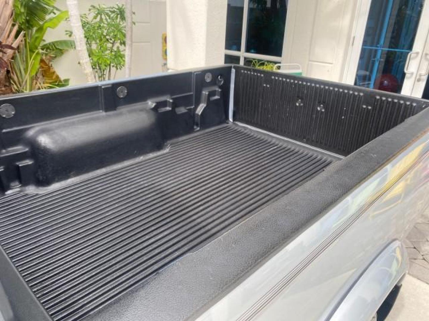 2000 Silver Ice Metallic /Gray Nissan Frontier 2WD SE 1 OWNER V6 AC NICE (1N6ED26T0YC) with an 3.3L SOHC SMPI V6 Engine engine, Automatic transmission, located at 4701 North Dixie Hwy, Pompano Beach, FL, 33064, (954) 422-2889, 26.240938, -80.123474 - OUR WEBPAGE FLORIDACARS1.COM HAS OVER 100 PHOTOS AND FREE CARFAX LINK 2000 NISSAN FRONTIER XE DESERT RUNNER VIN: 1N6ED26T0YC315234 1 N 6 E D 2 6 T 0 Y C 3 1 5 2 3 4 CLUB CAB PICKUP 3.3L V6 F SOHC 12V GASOLINE REAR WHEEL DRIVE Top Features Alloy Wheels Cloth Seats Running Boards Sport Package Sunroof - Photo#76