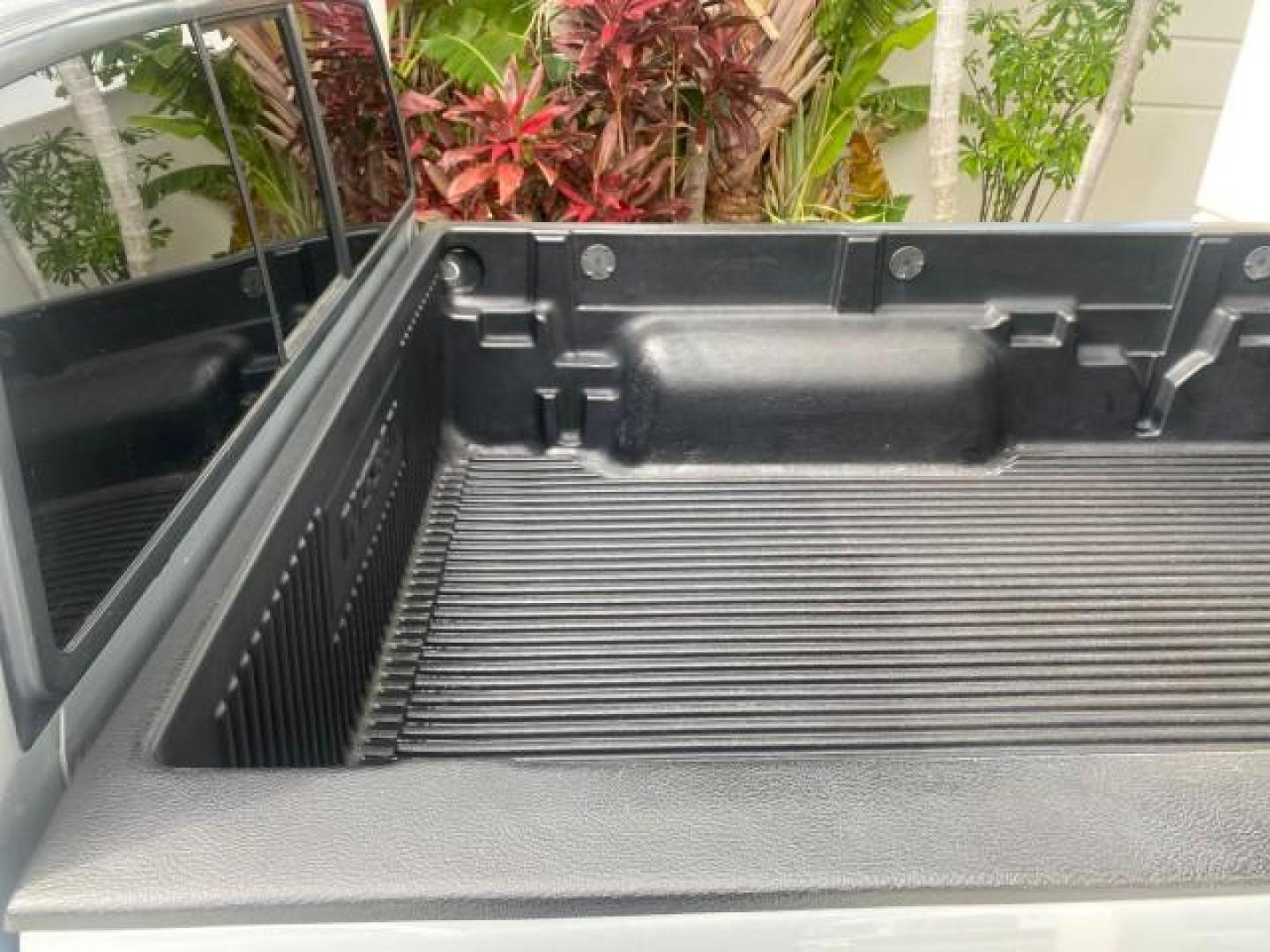 2000 Silver Ice Metallic /Gray Nissan Frontier 2WD SE 1 OWNER V6 AC NICE (1N6ED26T0YC) with an 3.3L SOHC SMPI V6 Engine engine, Automatic transmission, located at 4701 North Dixie Hwy, Pompano Beach, FL, 33064, (954) 422-2889, 26.240938, -80.123474 - OUR WEBPAGE FLORIDACARS1.COM HAS OVER 100 PHOTOS AND FREE CARFAX LINK 2000 NISSAN FRONTIER XE DESERT RUNNER VIN: 1N6ED26T0YC315234 1 N 6 E D 2 6 T 0 Y C 3 1 5 2 3 4 CLUB CAB PICKUP 3.3L V6 F SOHC 12V GASOLINE REAR WHEEL DRIVE Top Features Alloy Wheels Cloth Seats Running Boards Sport Package Sunroof - Photo#77