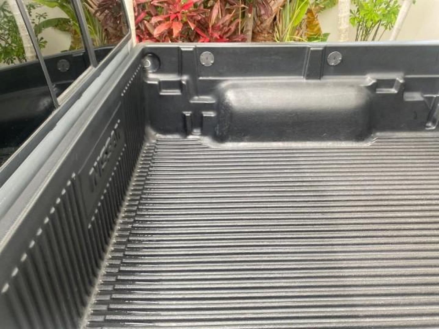 2000 Silver Ice Metallic /Gray Nissan Frontier 2WD SE 1 OWNER V6 AC NICE (1N6ED26T0YC) with an 3.3L SOHC SMPI V6 Engine engine, Automatic transmission, located at 4701 North Dixie Hwy, Pompano Beach, FL, 33064, (954) 422-2889, 26.240938, -80.123474 - OUR WEBPAGE FLORIDACARS1.COM HAS OVER 100 PHOTOS AND FREE CARFAX LINK 2000 NISSAN FRONTIER XE DESERT RUNNER VIN: 1N6ED26T0YC315234 1 N 6 E D 2 6 T 0 Y C 3 1 5 2 3 4 CLUB CAB PICKUP 3.3L V6 F SOHC 12V GASOLINE REAR WHEEL DRIVE Top Features Alloy Wheels Cloth Seats Running Boards Sport Package Sunroof - Photo#78